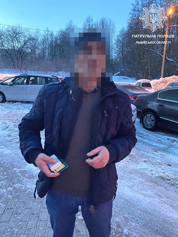 Во Львове задержали угонщиков-неудачников. Фото: facebook.com/lvivpolice