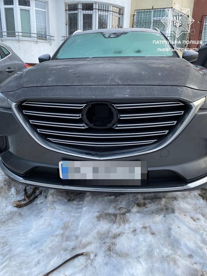 Во Львове задержали угонщиков-неудачников. Фото: facebook.com/lvivpolice